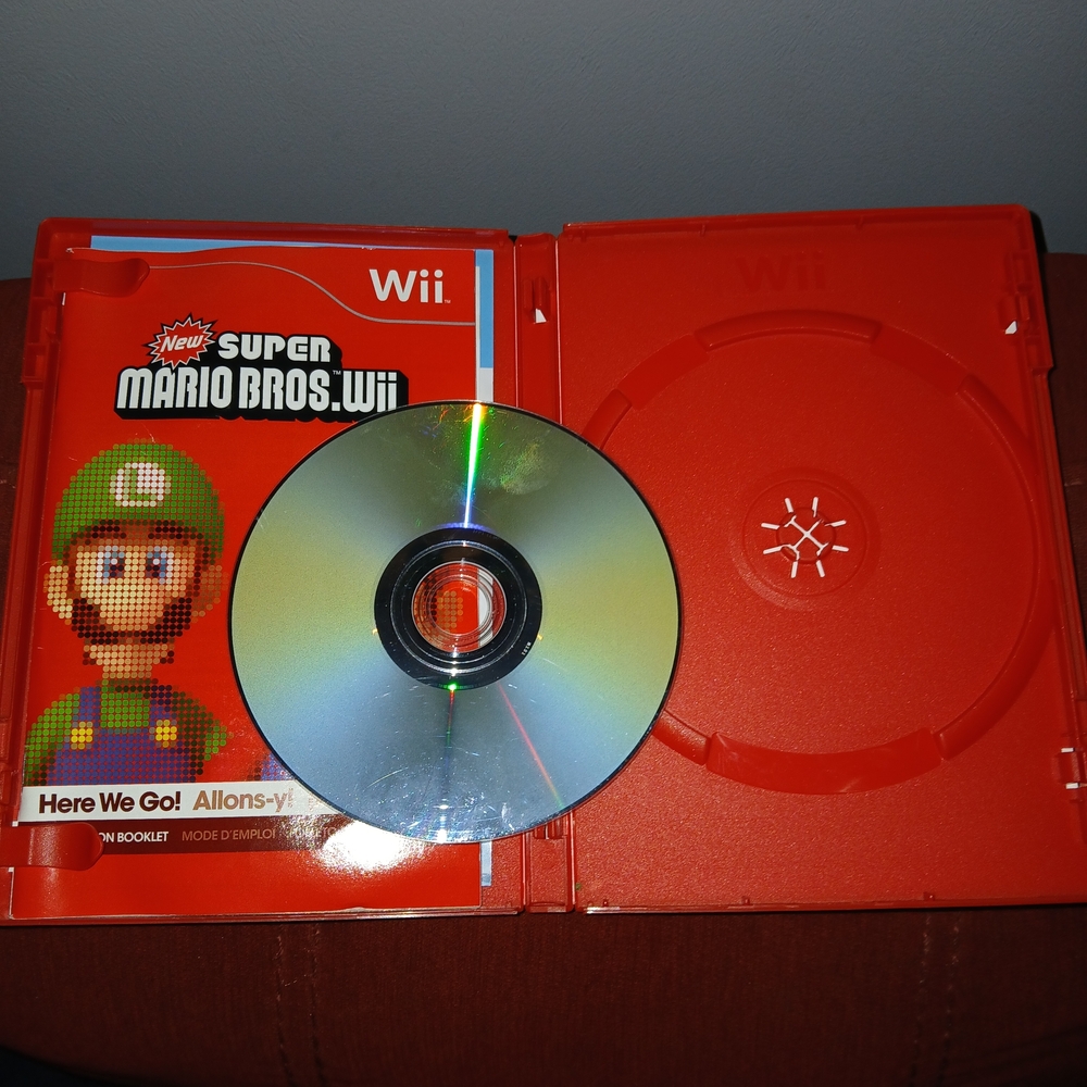 Nintendo New Super Mario Bros. Wii - Game - Picture 3 of 3